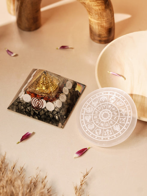 Money Magnet Pyramid & Selenite Plate